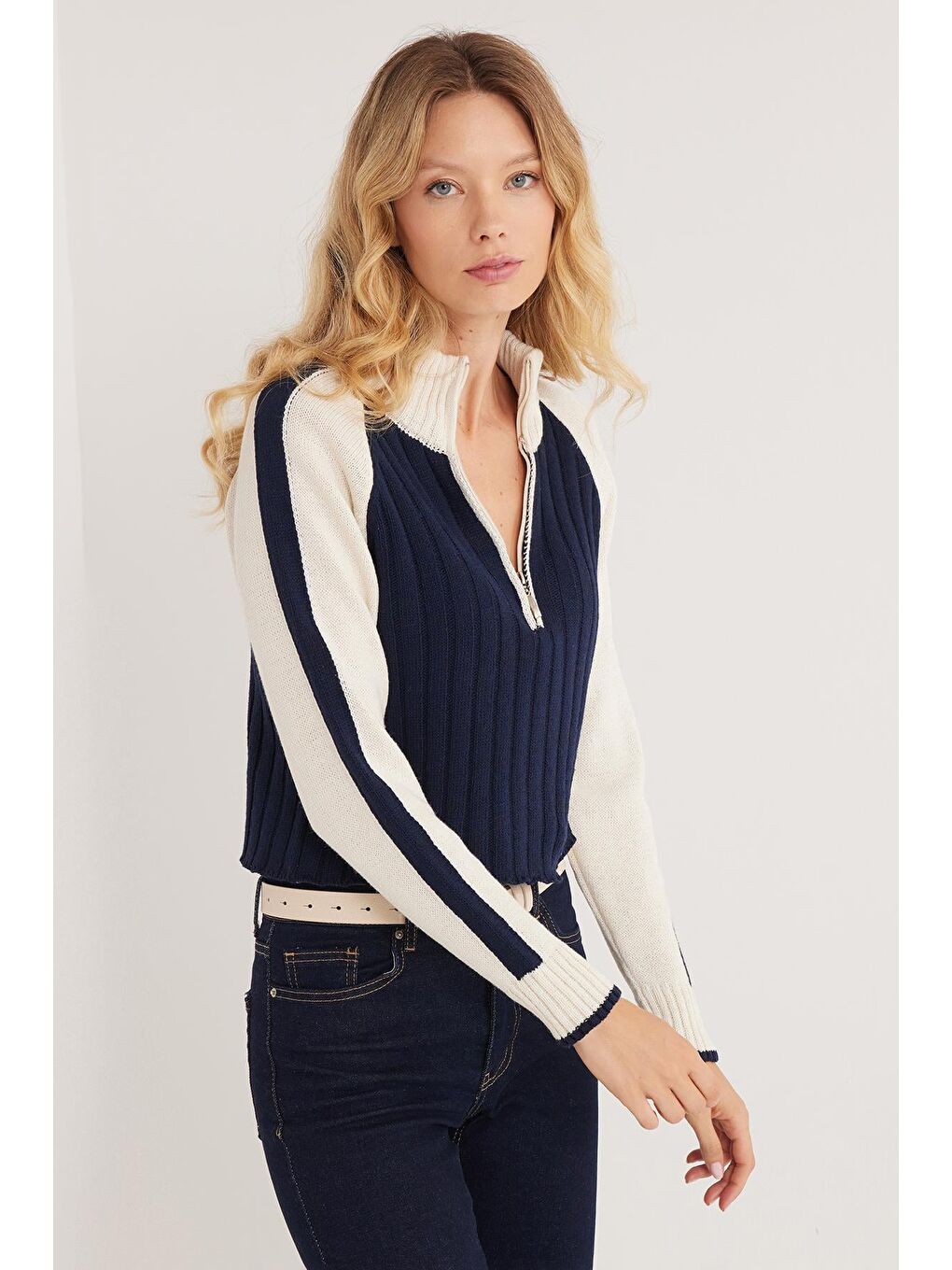 Kadın Regular Fit Klasik Kesim Fermuarlı Yaka Lacivert Kazak-4