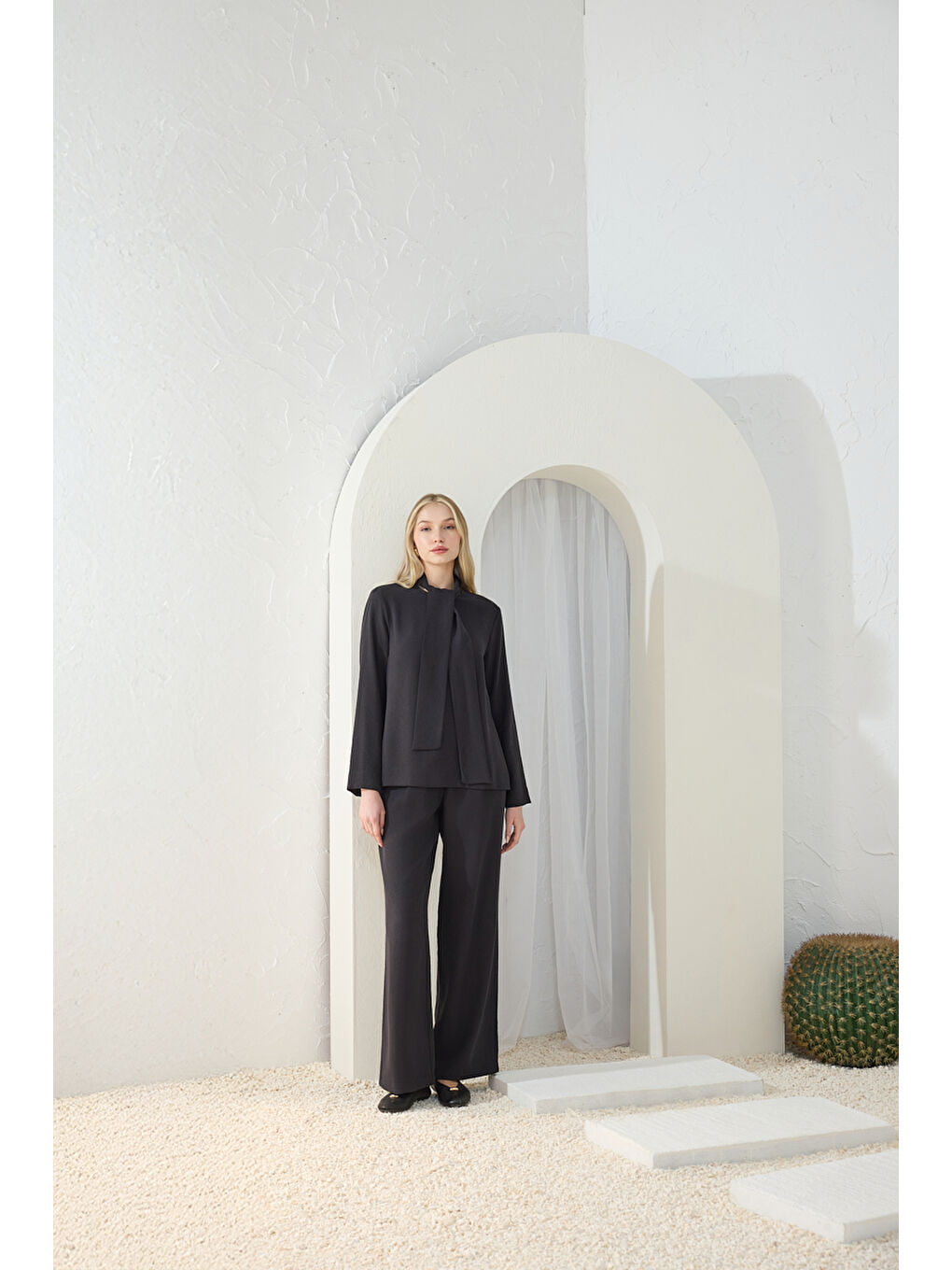 Siyah Pileli Pantolon