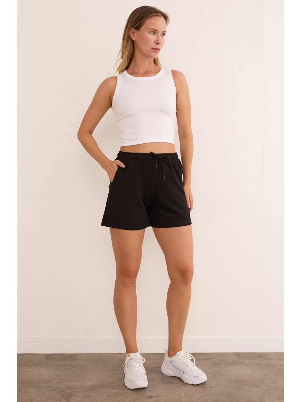 Siyah Basic Beli Bağlamalı Cepli Şort-2