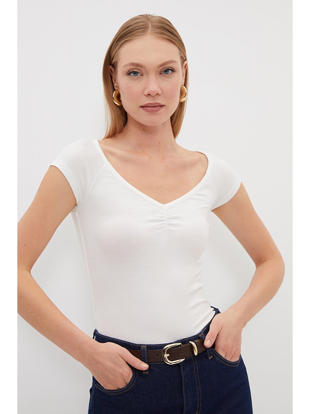 Ekru Drapeli V Yaka Slim Fit Tişört-4
