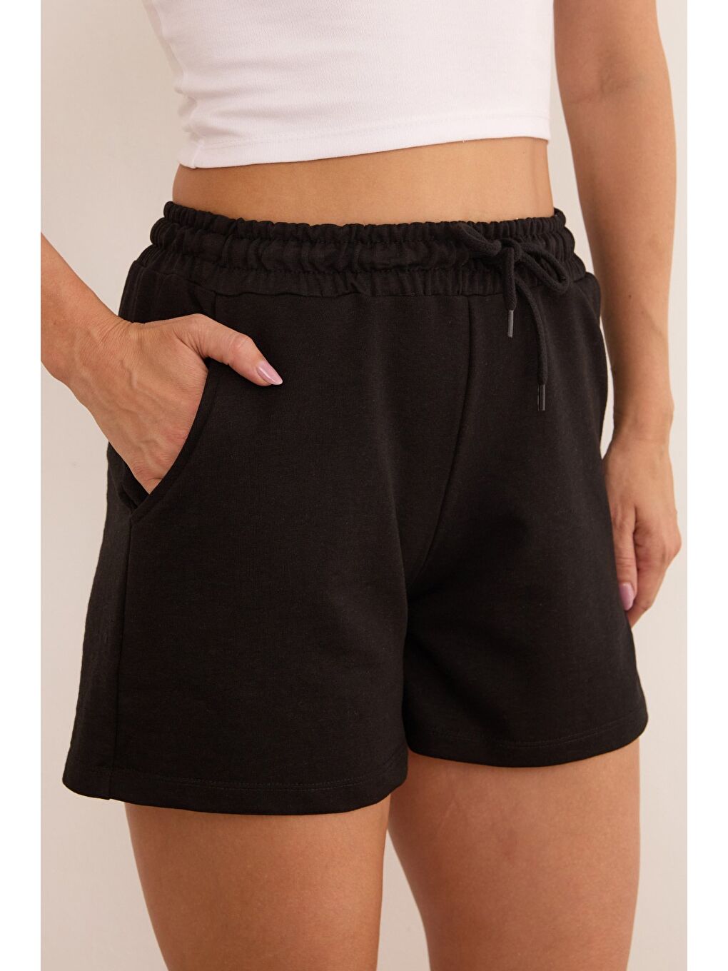 Siyah Basic Beli Bağlamalı Cepli Şort-4