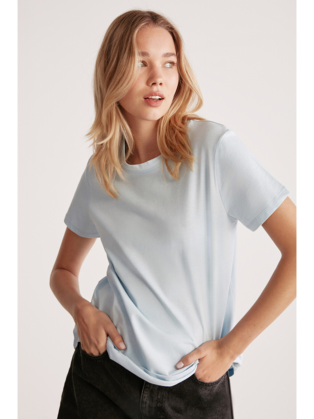 Mavi Samantha Kadın %100 Organik Pamuklu Comfort Fit Arkası Uzun Basic Örme AÇIK MAVİ T-Shirt-1