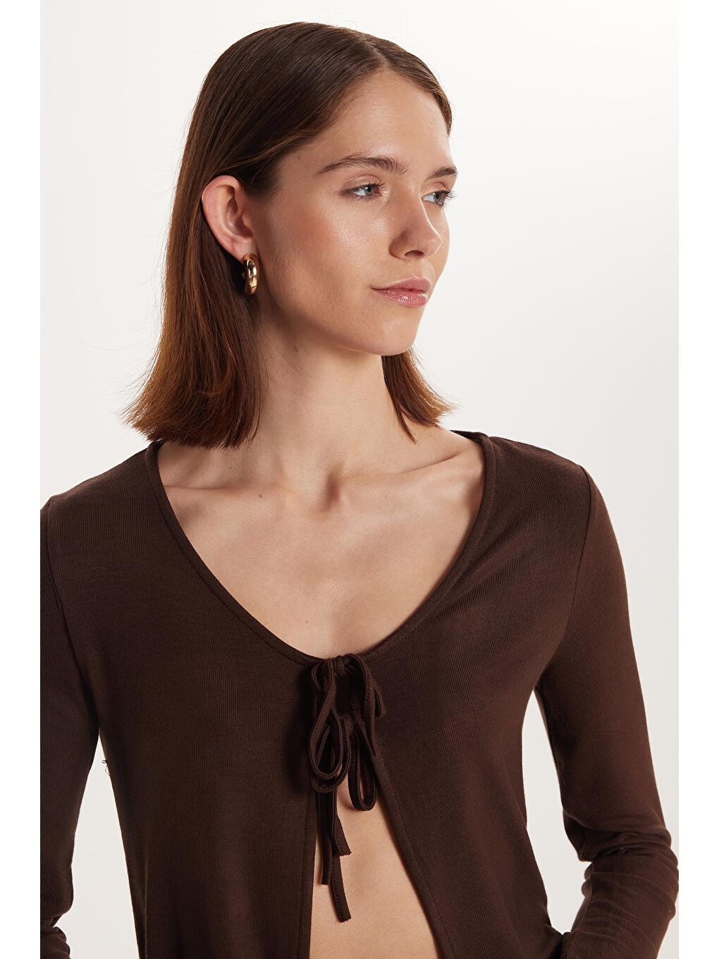 Kadın Regular Fit Uzun Kollu U Yaka Bağlama Detaylı Viskon Kahverengi Hırka-1