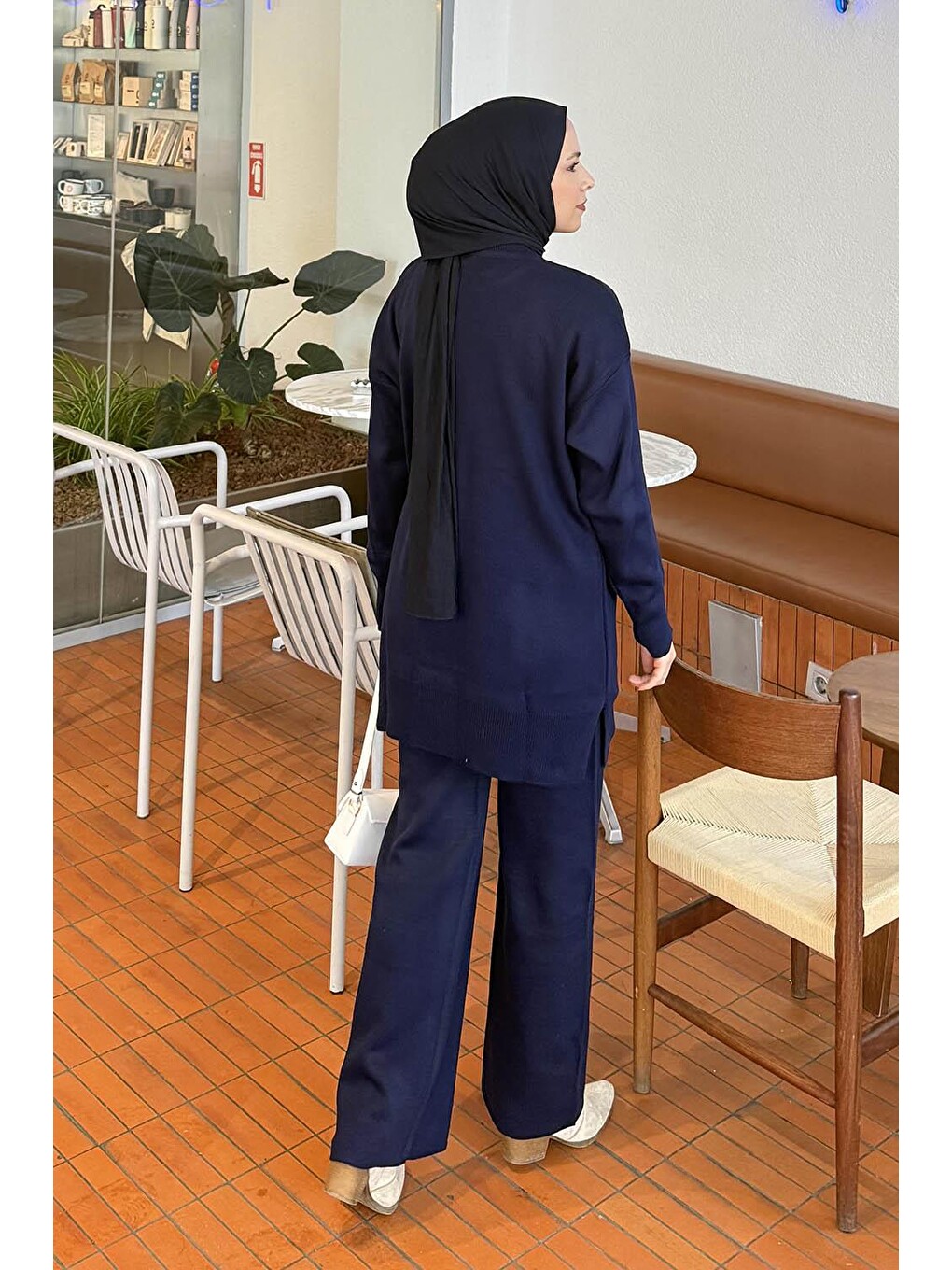 Çiçek Aksesuarlı Triko Takım Lacivert-3