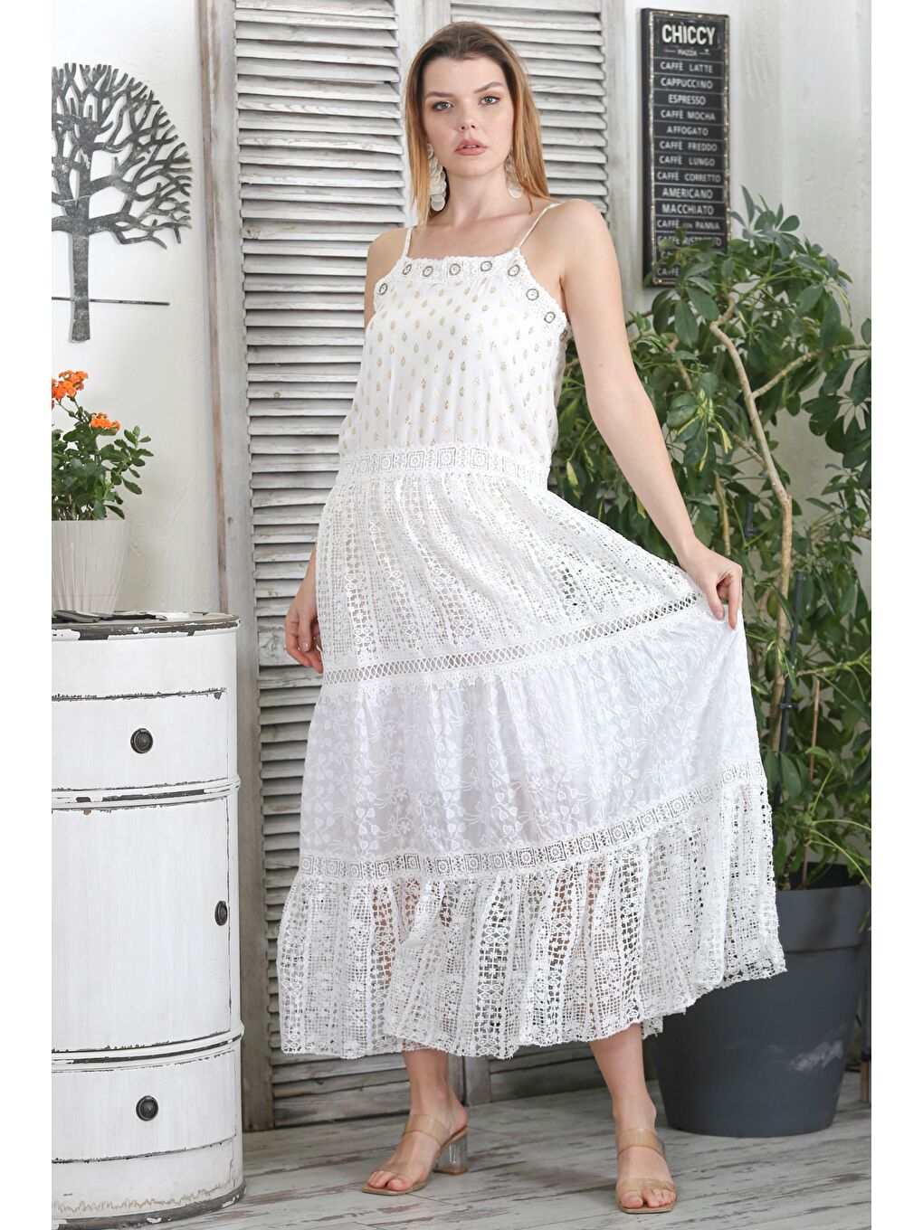 Beyaz Askılı Astarlı Eteği Fırfırlı Dantelli Dokuma Tasarım Elbise-2