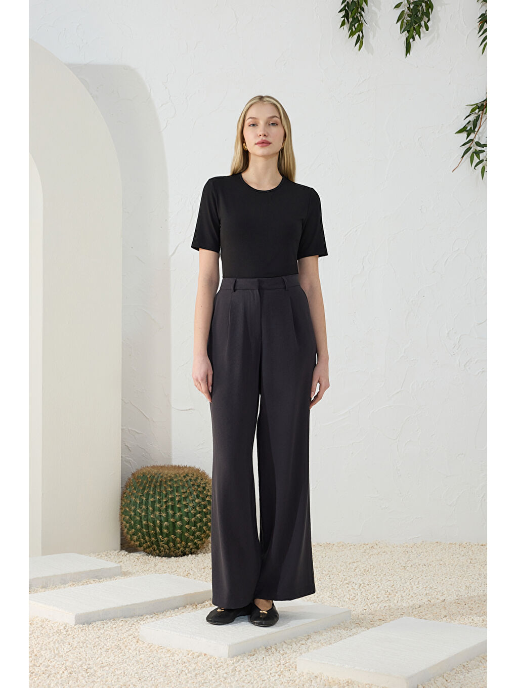 Siyah Pileli Pantolon-2