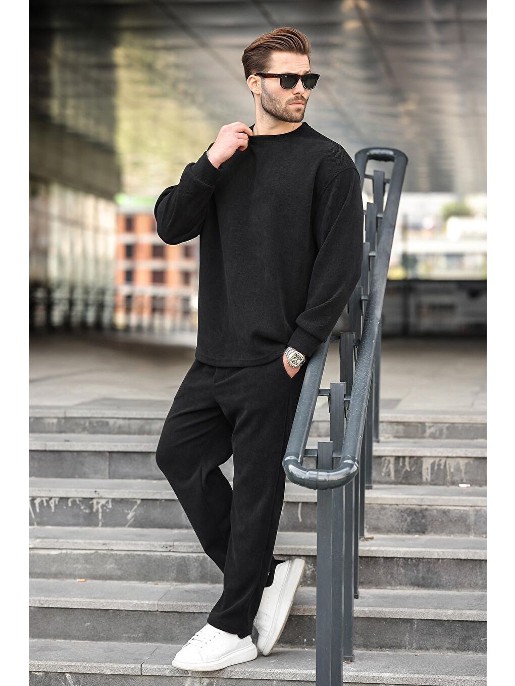 Siyah Bisiklet Yaka Erkek Kadife Takım E7337