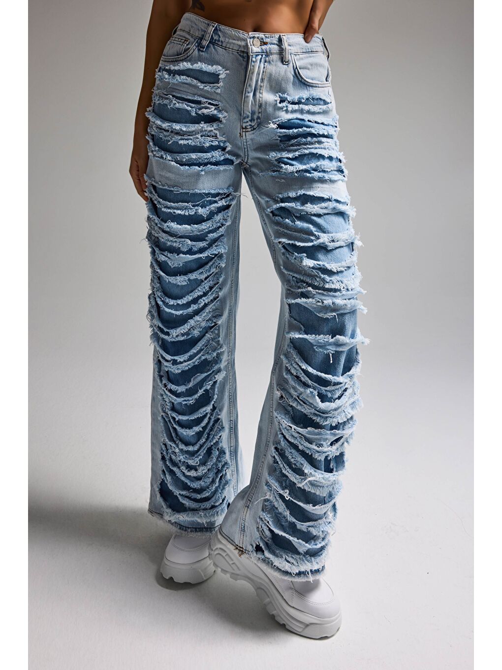 Mavi Kadın Ice Jean Straight Fit Yırtık Detaylı Özel Tasarım Denim Jean