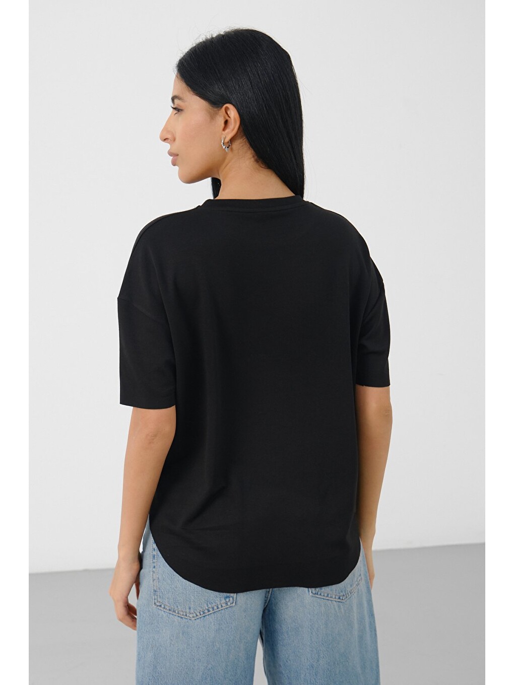 Siyah Kadın Oversize Boxy T-Shirt Bisiklet Yaka Rahat Kalıp Tişört-5