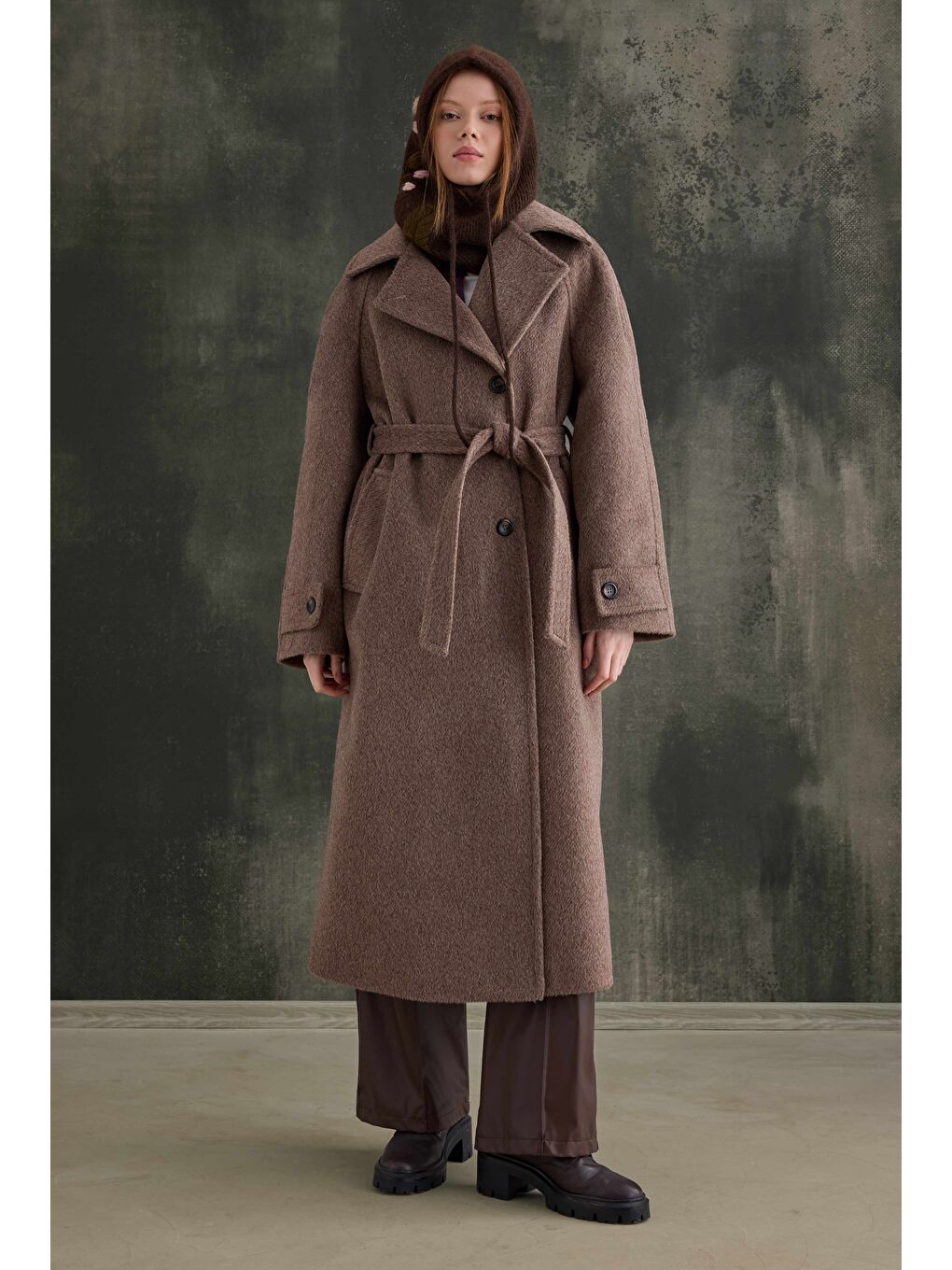 Kahverengi Kuşaklı Uzun Kaban Kahve