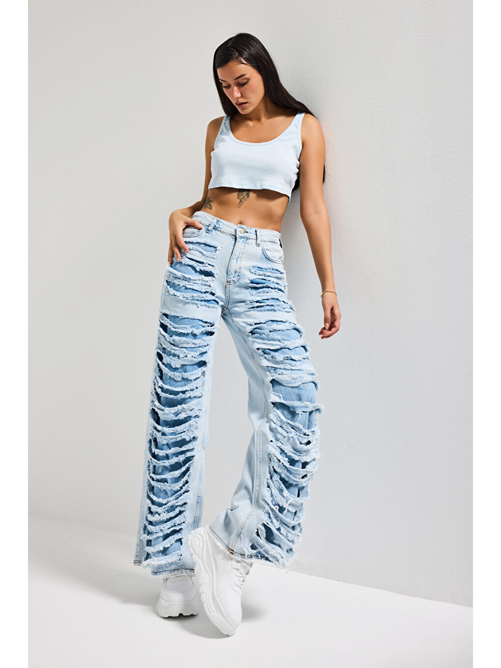 Mavi Kadın Ice Jean Straight Fit Yırtık Detaylı Özel Tasarım Denim Jean-1