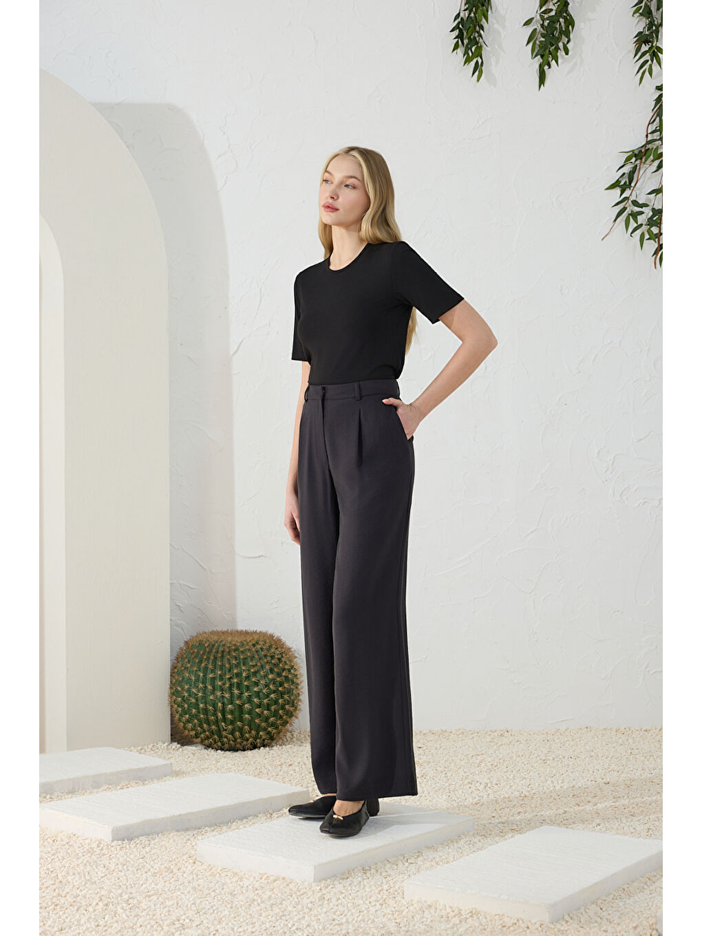 Siyah Pileli Pantolon-3