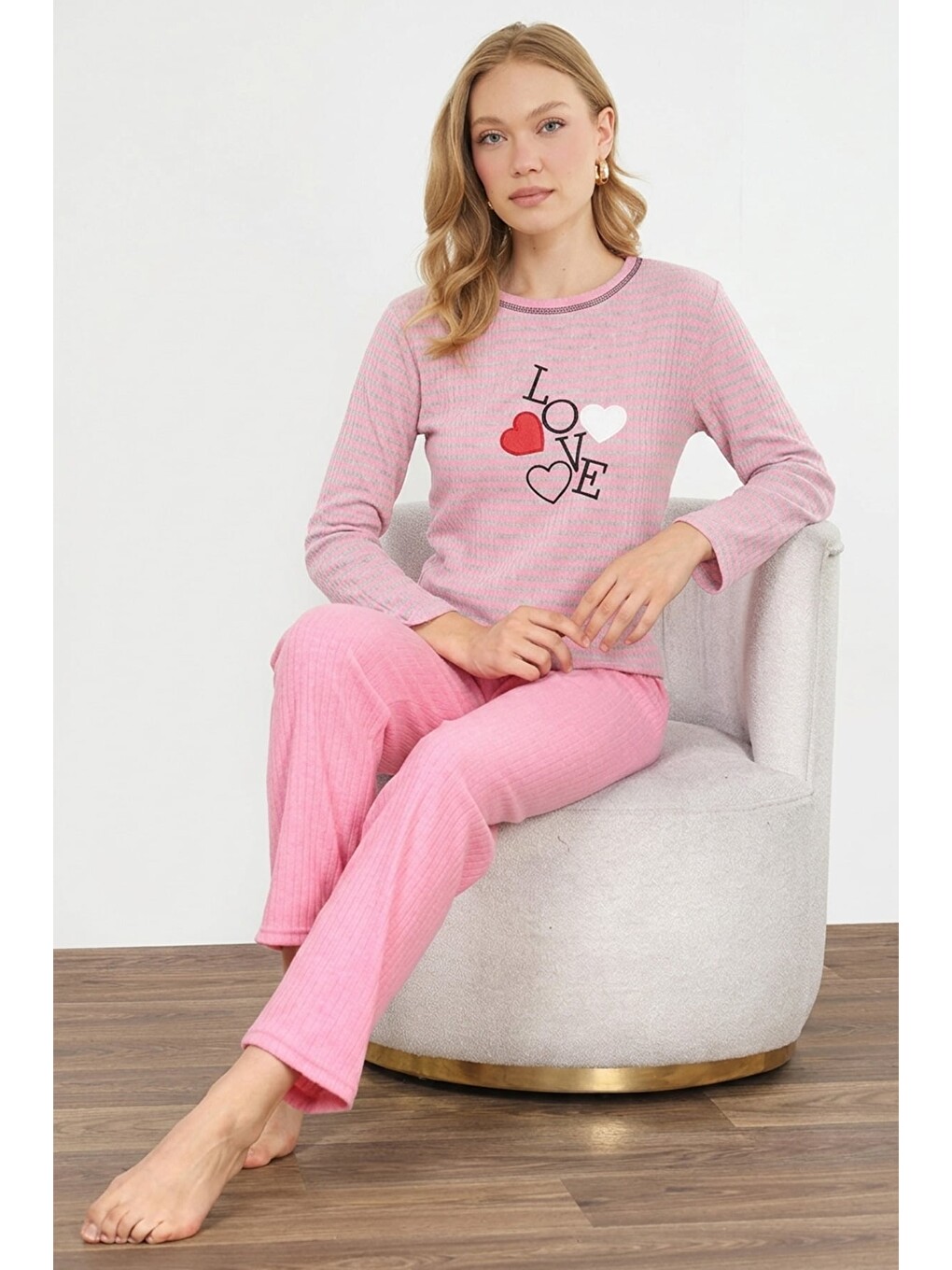 Gri Love Nakışlı Bisiklet Yaka Pijama Takımı-1