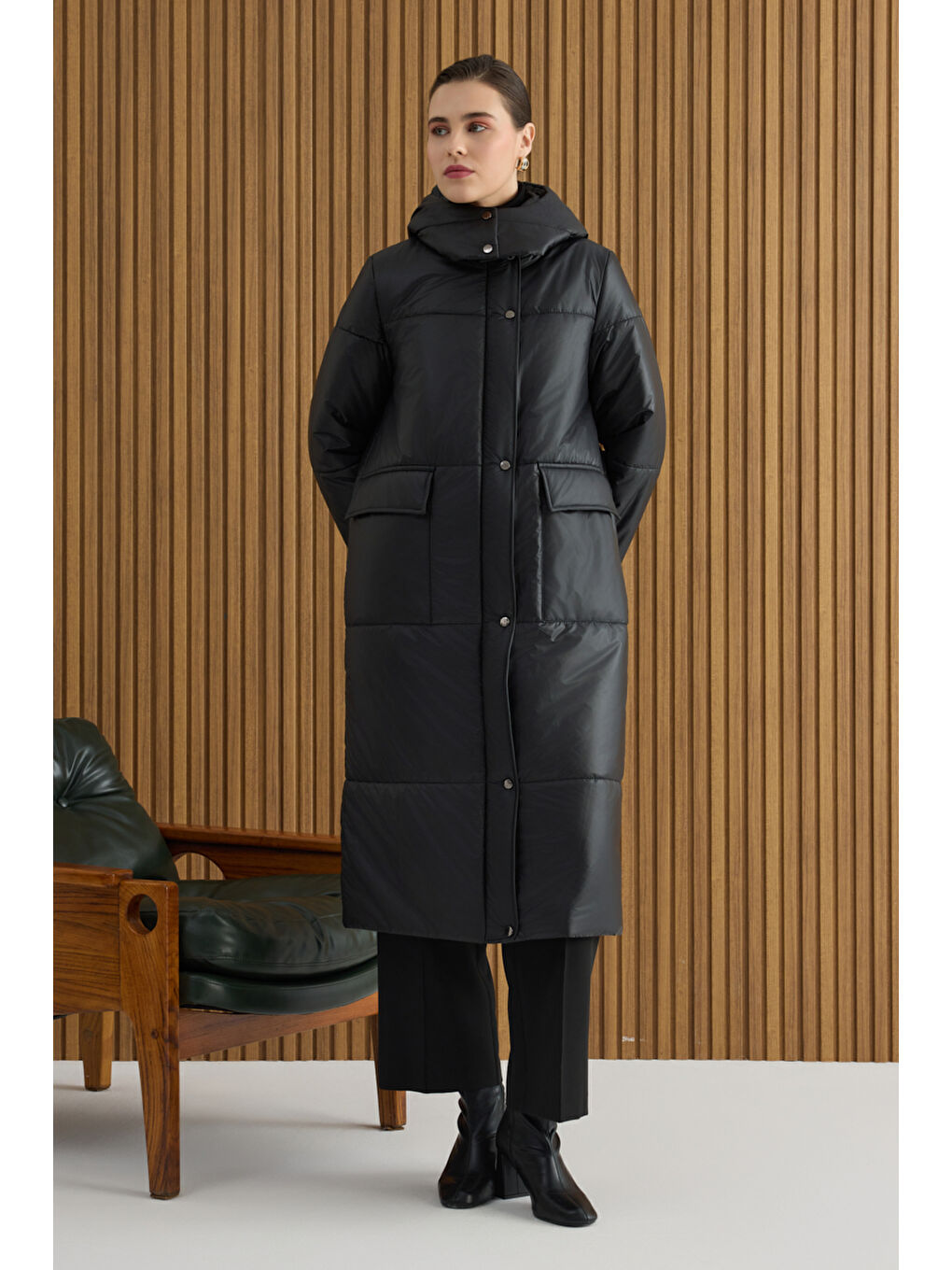 Siyah Arka Beli Lastikli Mont