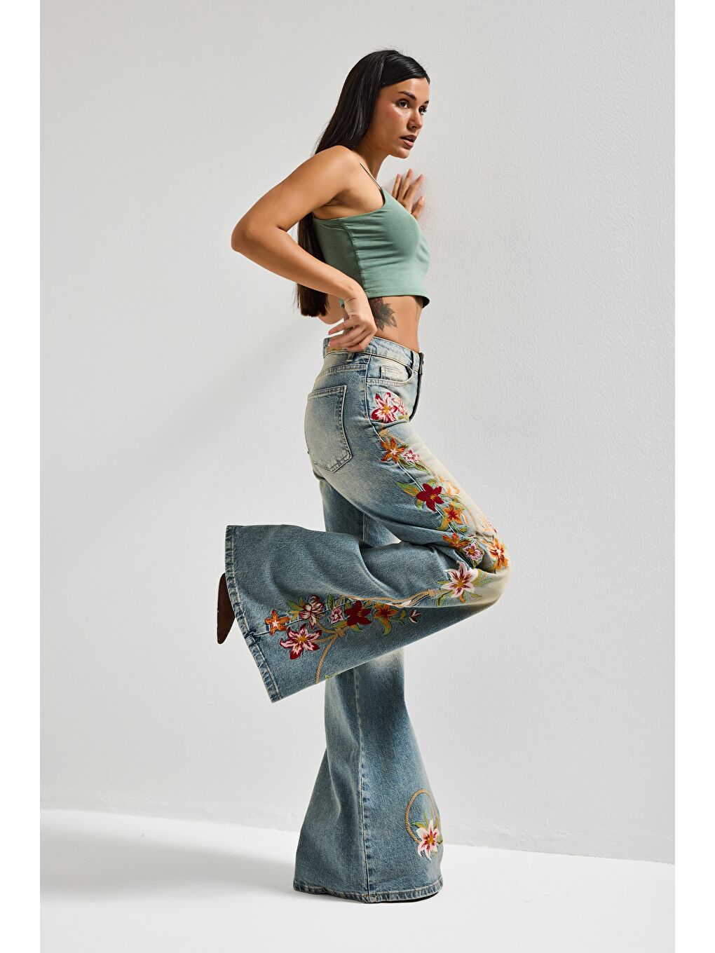 Mavi Kadın T.Kot Rengi 4s6-32 Flare Fit Elastan Kumaş Özel Nakış Detaylı Tasarım Denim Jean-1