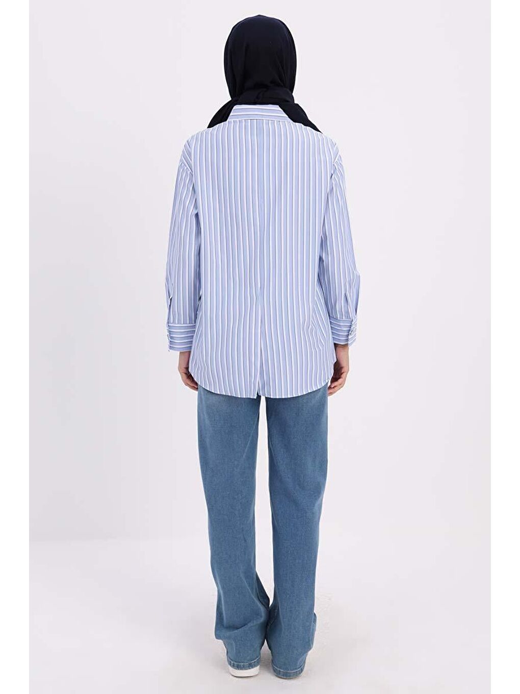 Koyu Mavi-Beyaz-Arkası Yırtmaçlı Aparturalı Çizgili Gömlek-2