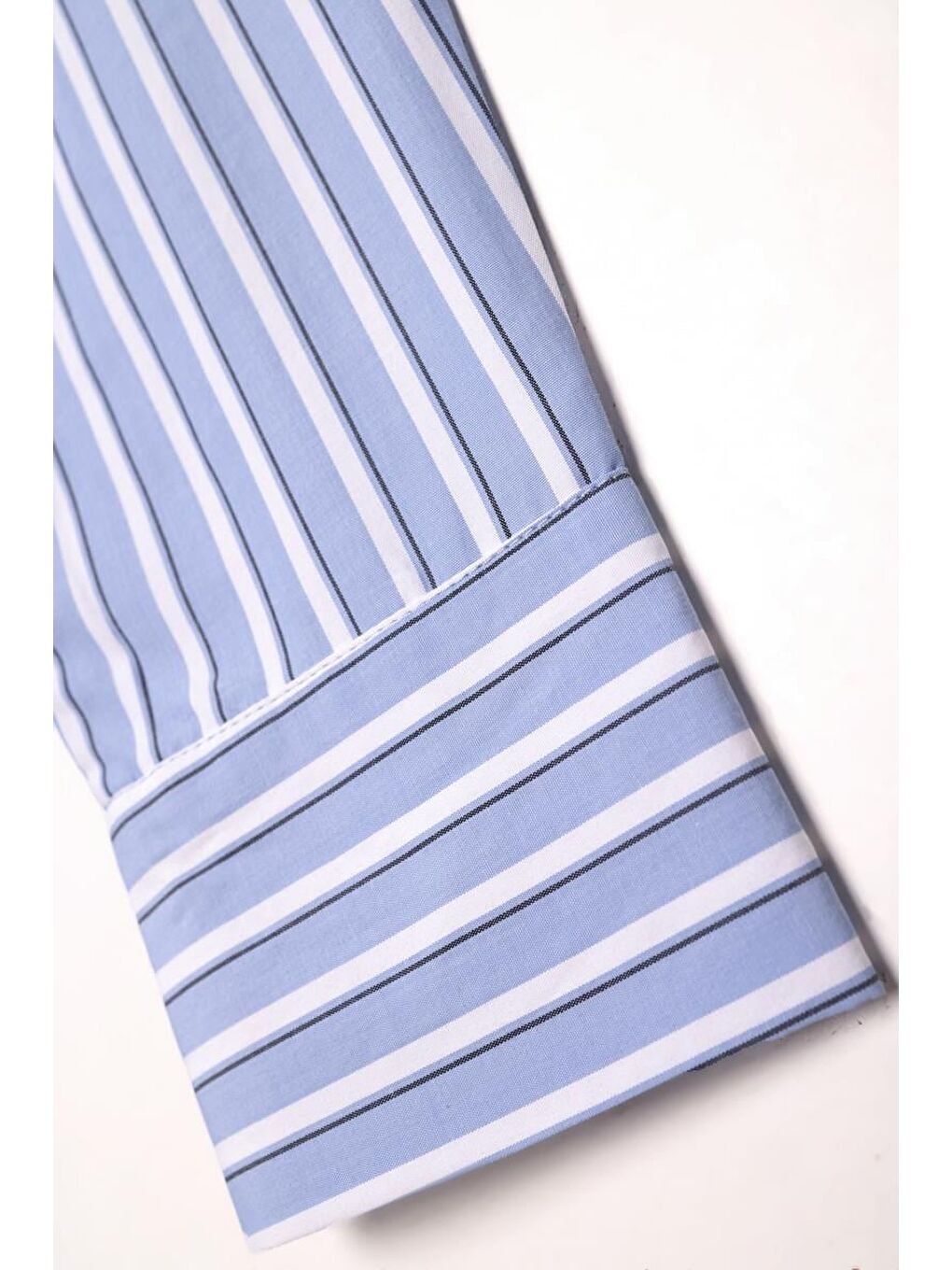 Koyu Mavi-Beyaz-Arkası Yırtmaçlı Aparturalı Çizgili Gömlek-3