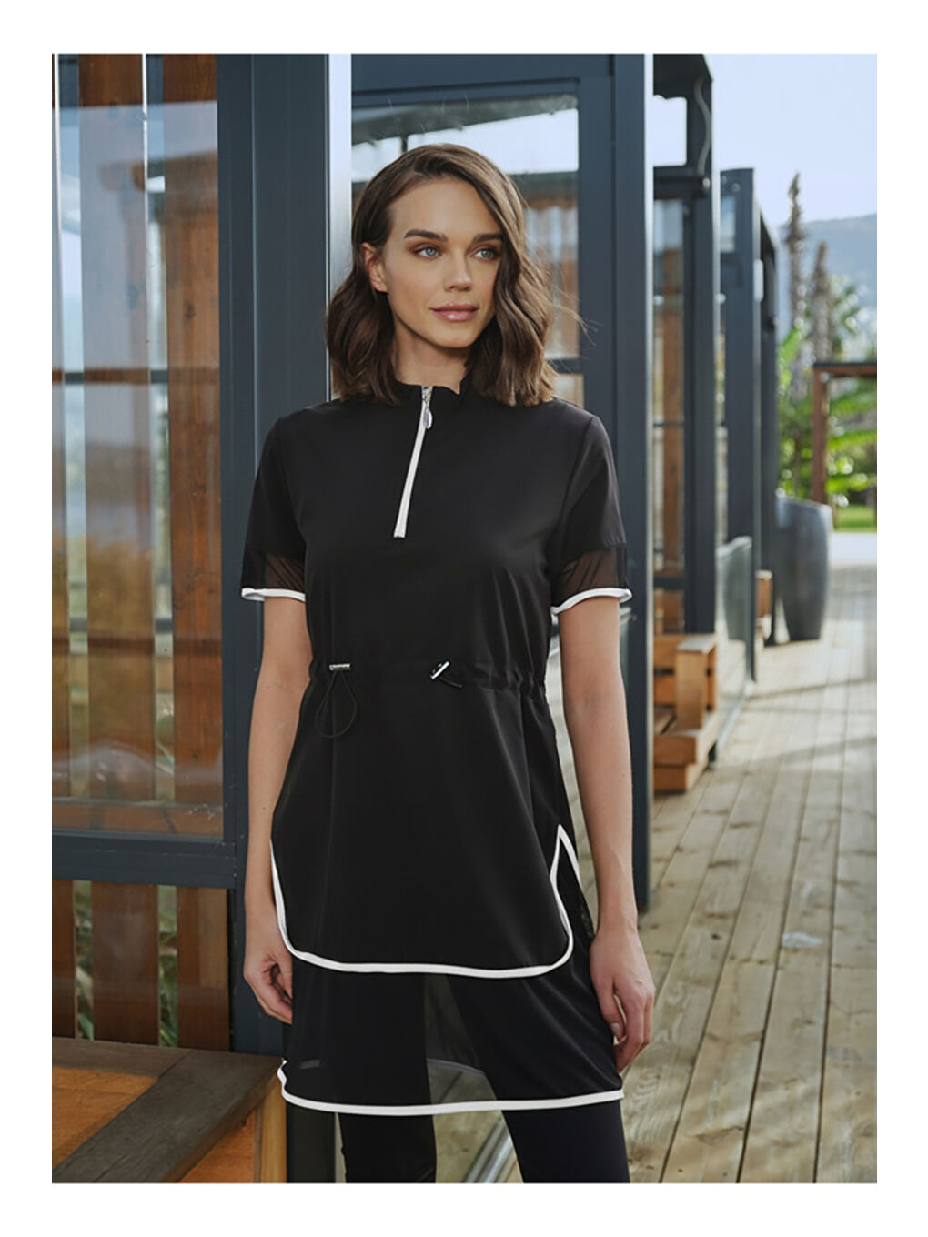 Siyah Kadın Kısa Kollu Biyeli Fermuarlı Spor Kaprili Hızlı Kuruyan Spor Kapalı Genç Mayo