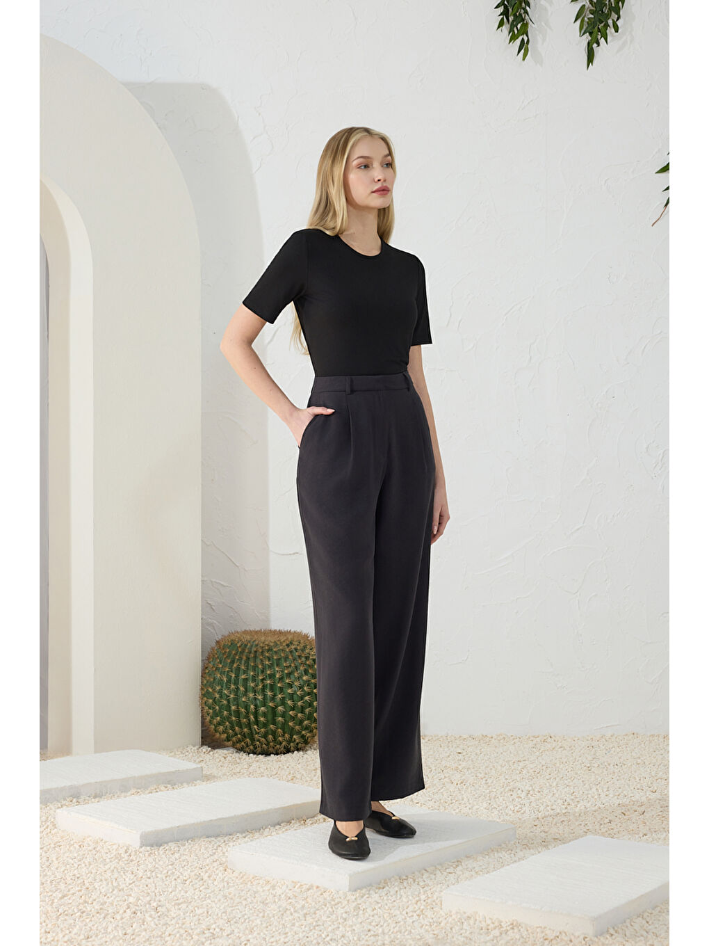 Siyah Pileli Pantolon-4