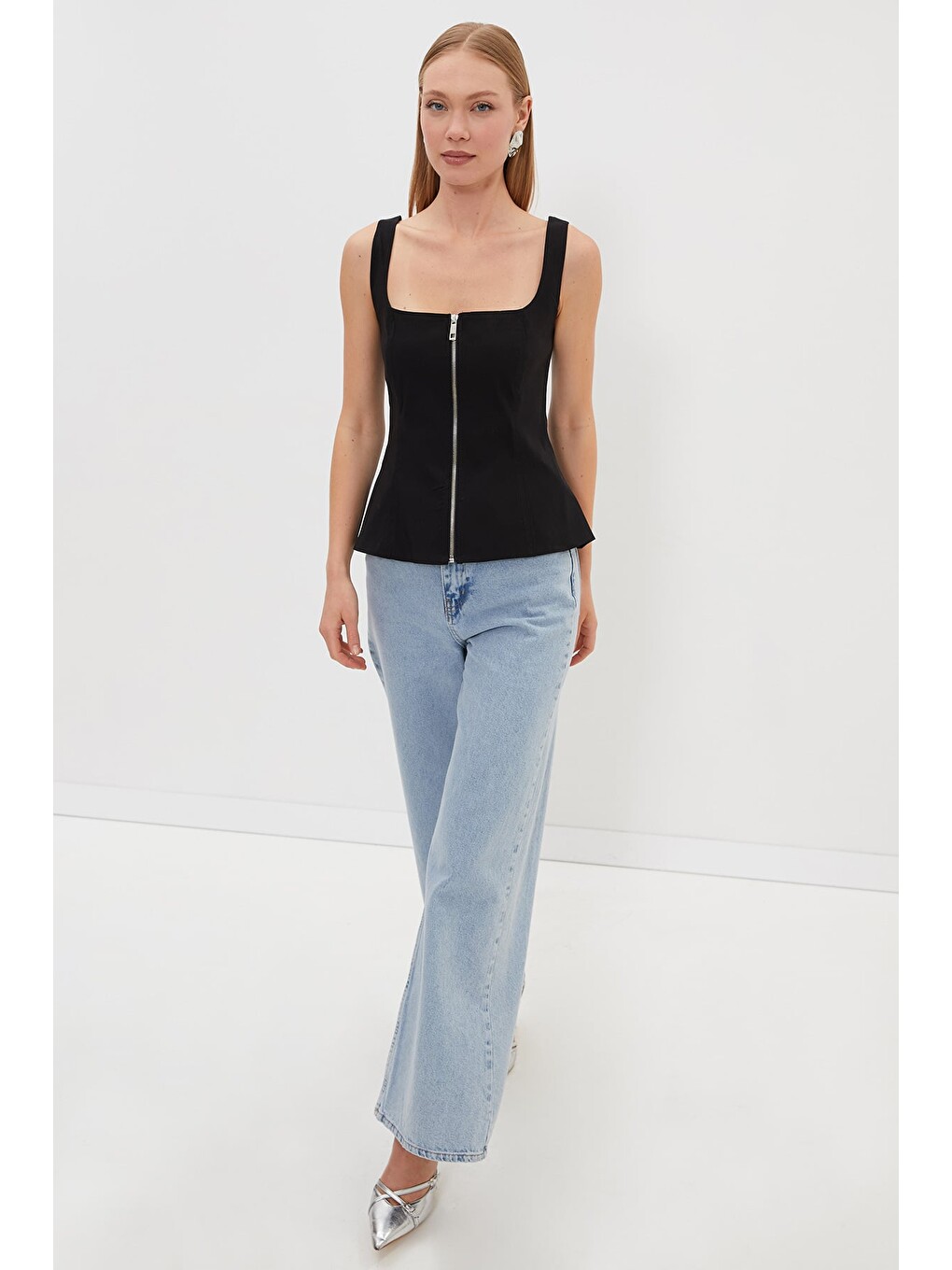 Siyah Fermuarlı Kalın Askılı Peplum Bluz-4