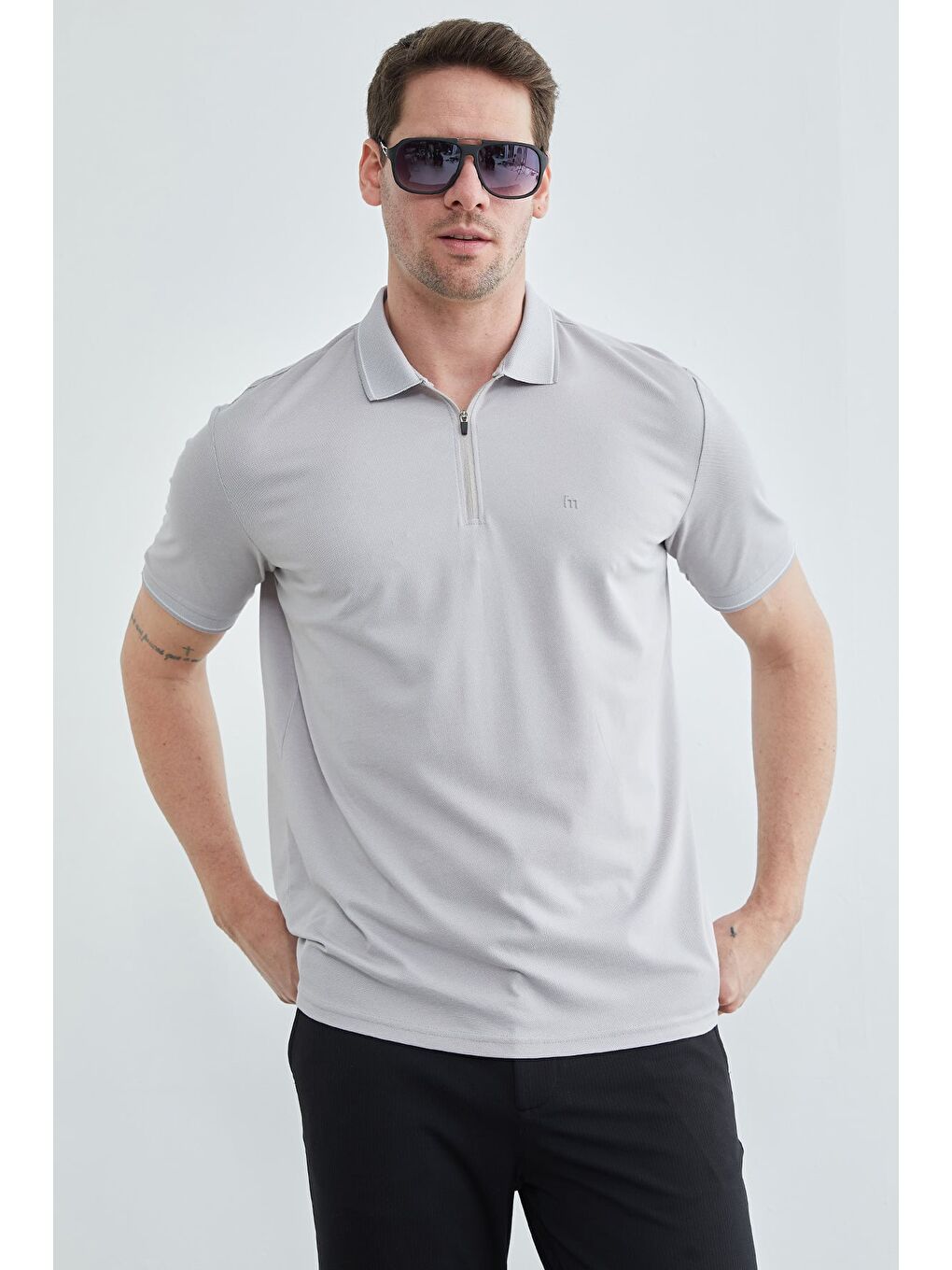 Gri Yarım Fermuarlı Polo Yaka Tişört-1