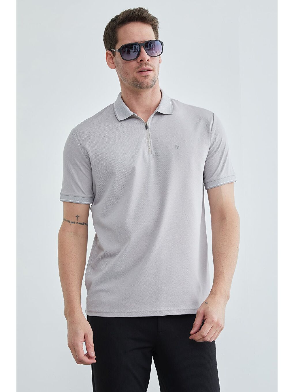 Gri Yarım Fermuarlı Polo Yaka Tişört-2