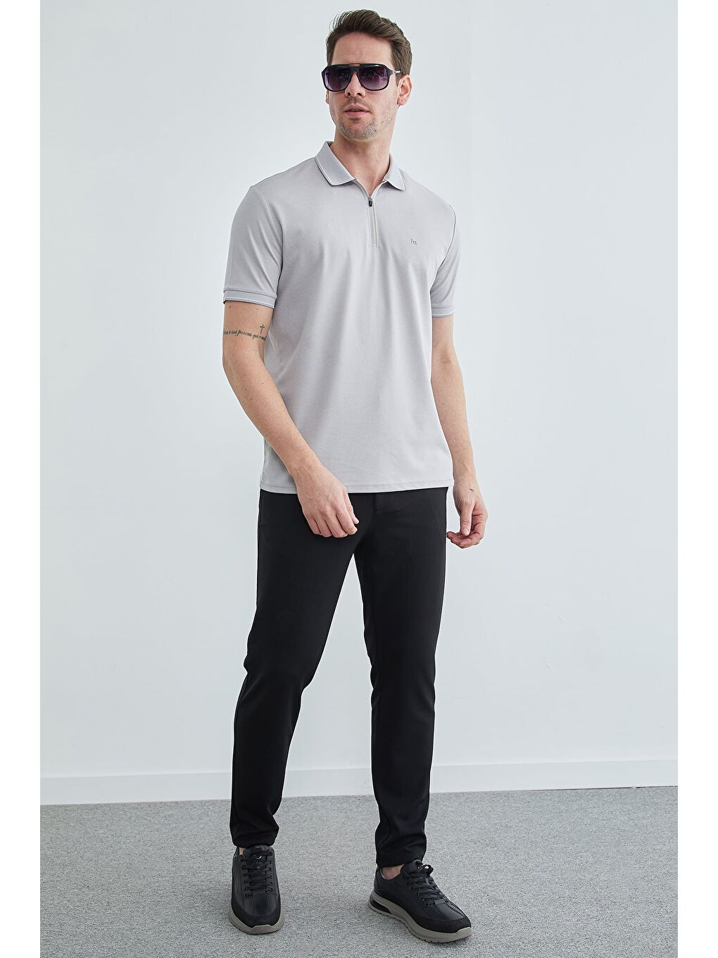 Gri Yarım Fermuarlı Polo Yaka Tişört-3