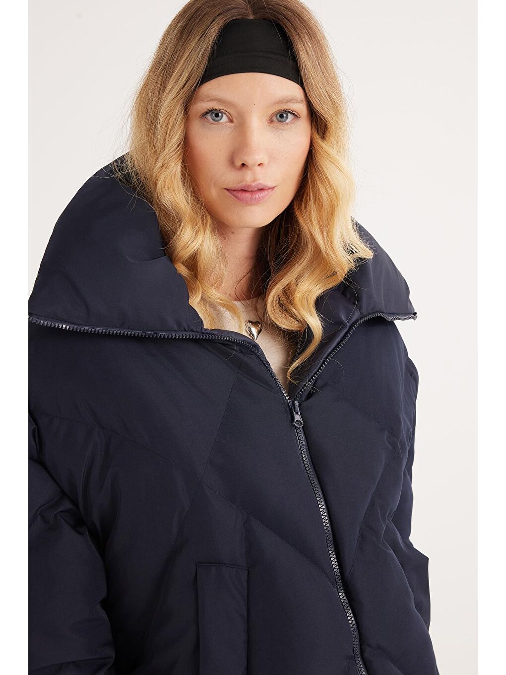 Kadın Oversize Geniş Kesim Şişme Dik Yaka Lacivert Mont-3