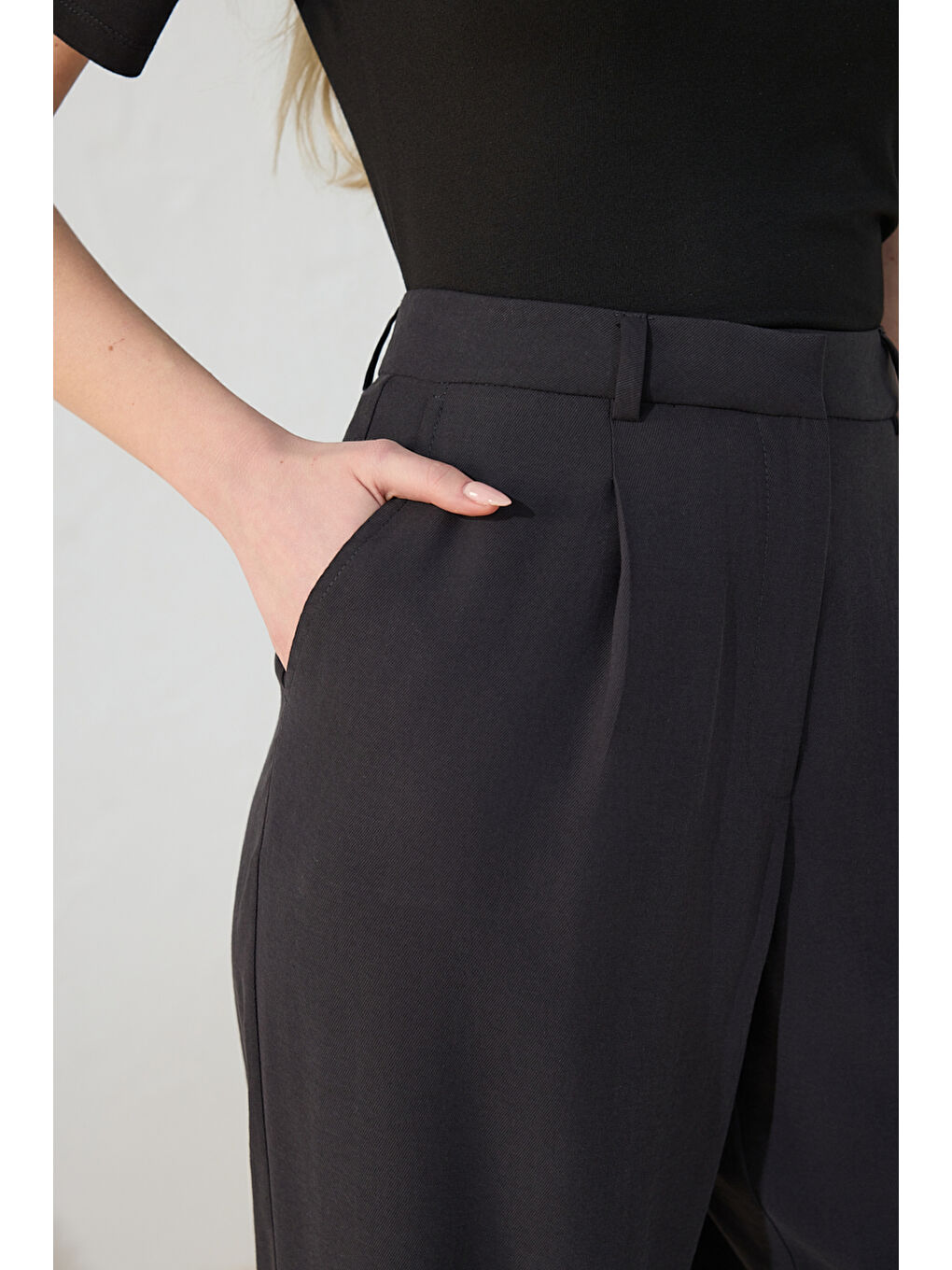 Siyah Pileli Pantolon-5