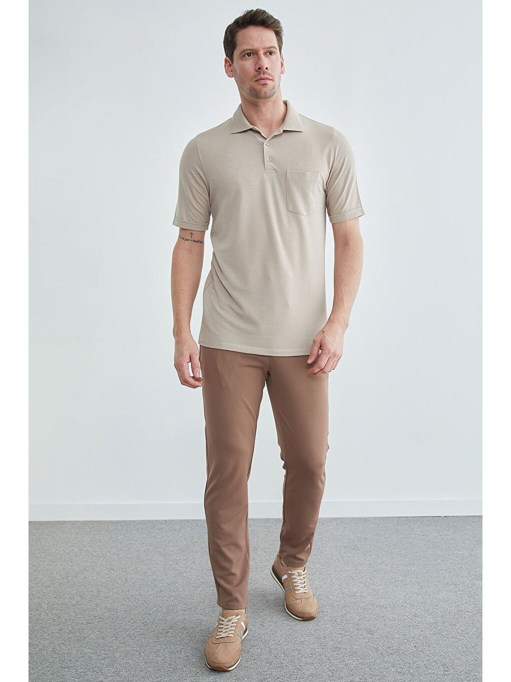 Bej Desenli Tek Cepli Polo Yaka Tişört-3