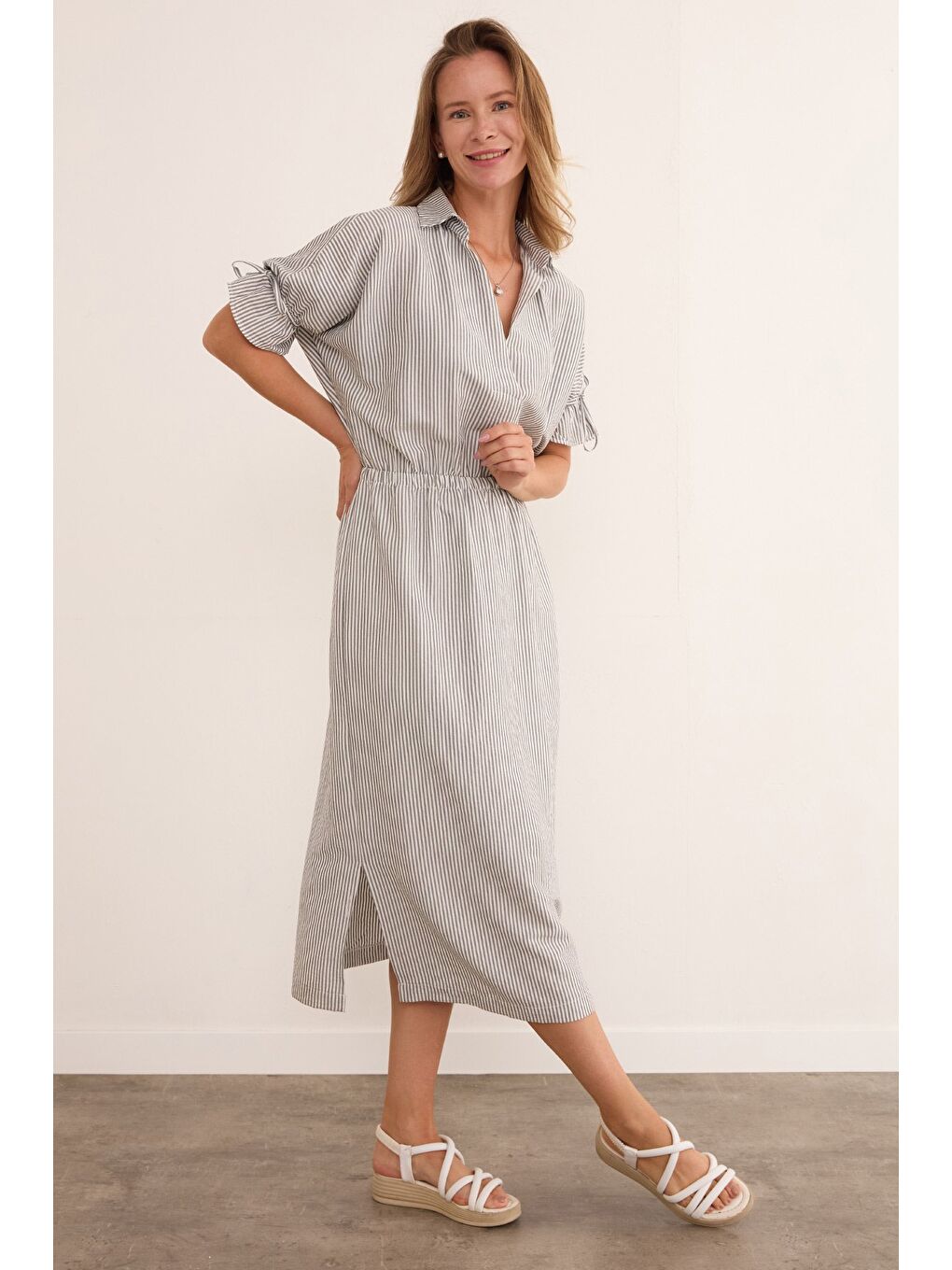 Siyah Çizgili Gömlek Yaka Beli Ve Kolu Lastikli Elbise-1