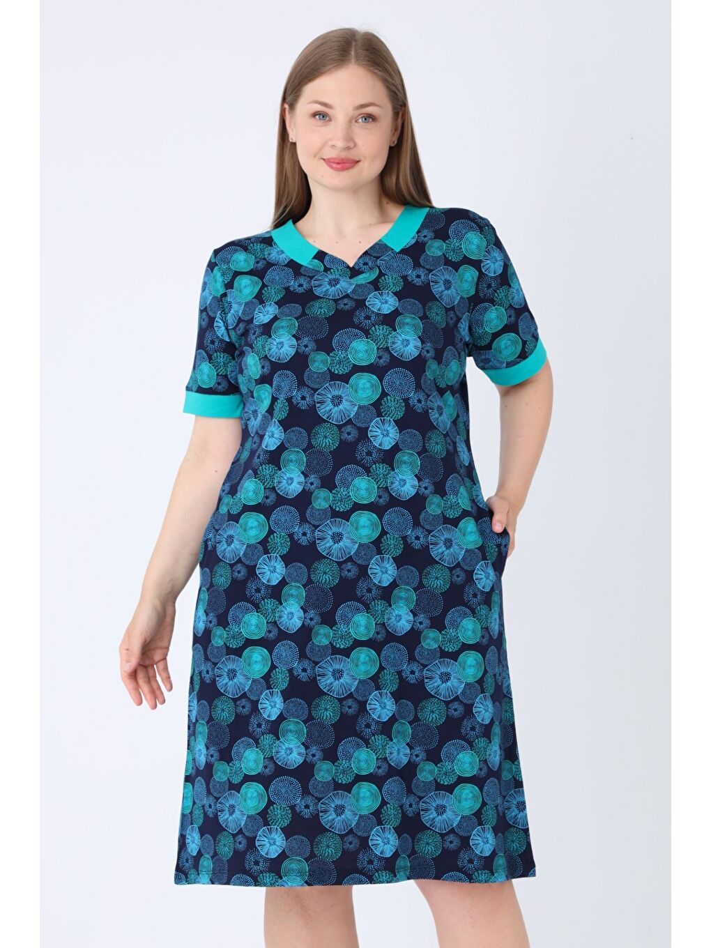 Büyük Beden Lacivert Desenli Pamuklu Cepli Biye Detaylı V Yaka Kısa Kollu Büyük Beden Elbise