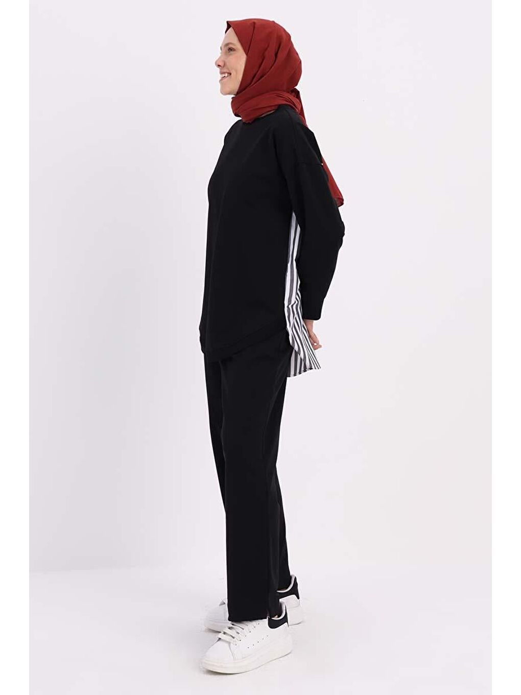 Siyah-Arkası Garnili Pantolonlu Takım-2