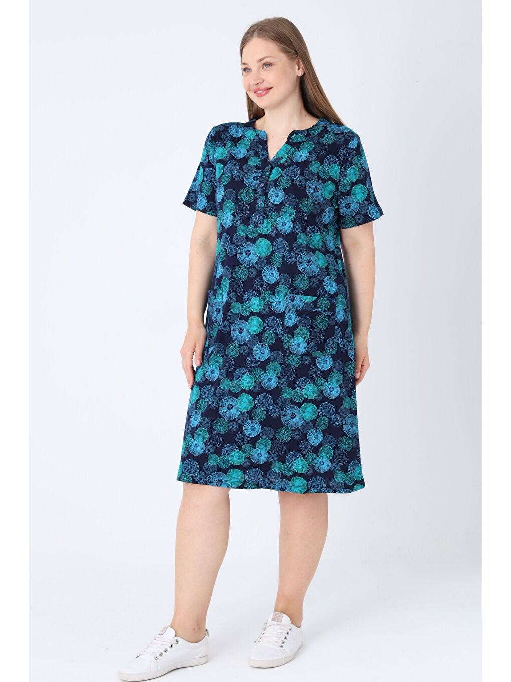 Lacivert Desenli V Yaka Düğme Detaylı Cepli Kısa Kollu Kadın Büyük Beden Pamuklu Elbise-1
