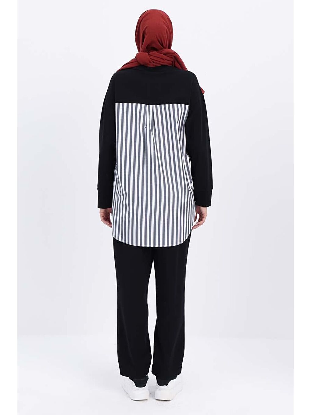 Siyah-Arkası Garnili Pantolonlu Takım-3