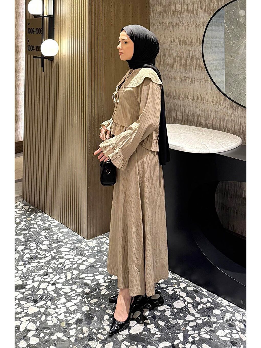 Geniş Yakalı Etekli Takım Bej-1