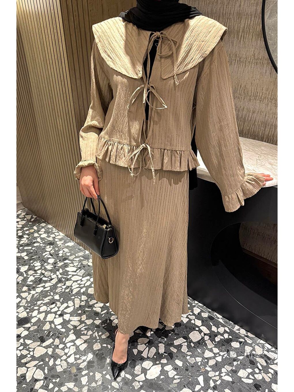 Geniş Yakalı Etekli Takım Bej-2