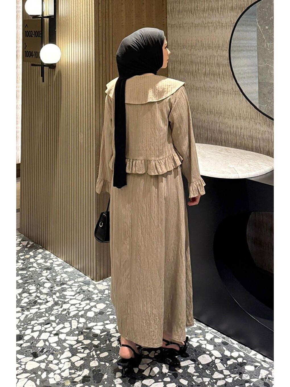 Geniş Yakalı Etekli Takım Bej-3