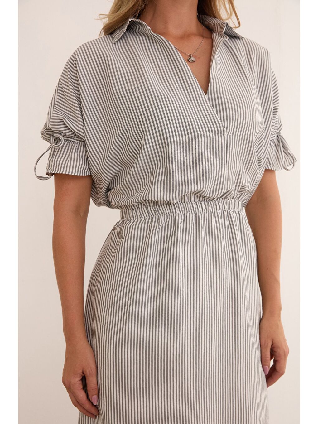 Siyah Çizgili Gömlek Yaka Beli Ve Kolu Lastikli Elbise-4