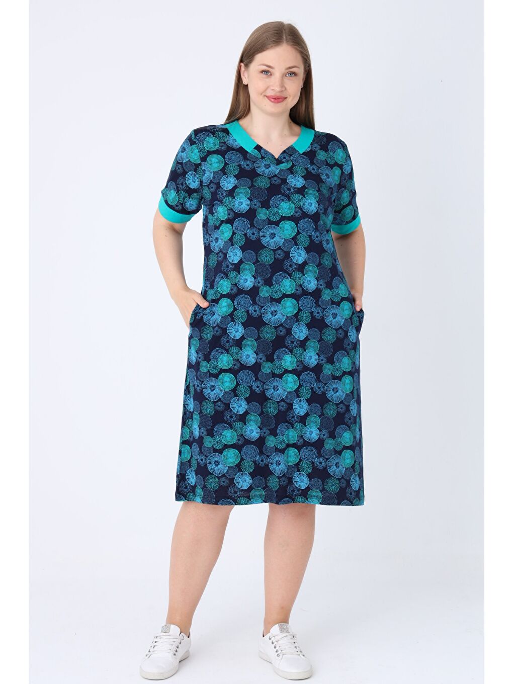 Büyük Beden Lacivert Desenli Pamuklu Cepli Biye Detaylı V Yaka Kısa Kollu Büyük Beden Elbise-1