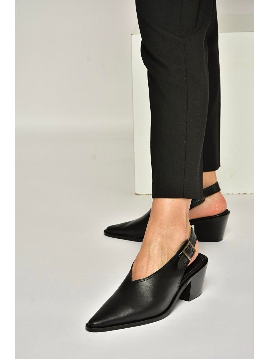 Siyah Kadın Topuklu Ayakkabı Y654300203-2