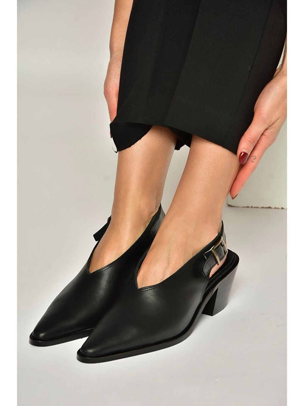 Siyah Kadın Topuklu Ayakkabı Y654300203-4
