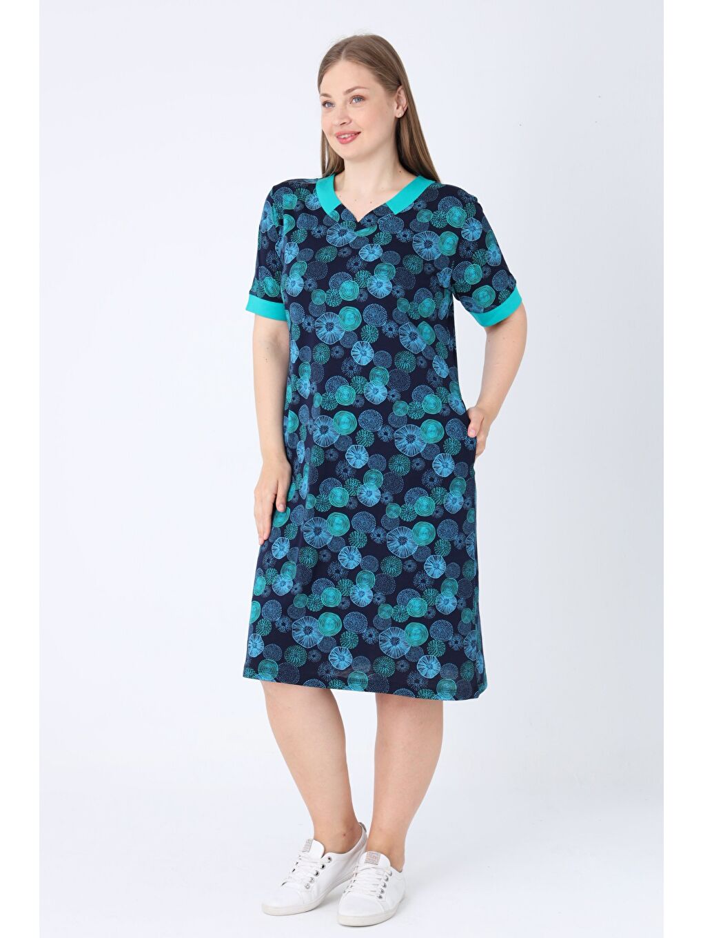 Büyük Beden Lacivert Desenli Pamuklu Cepli Biye Detaylı V Yaka Kısa Kollu Büyük Beden Elbise-2