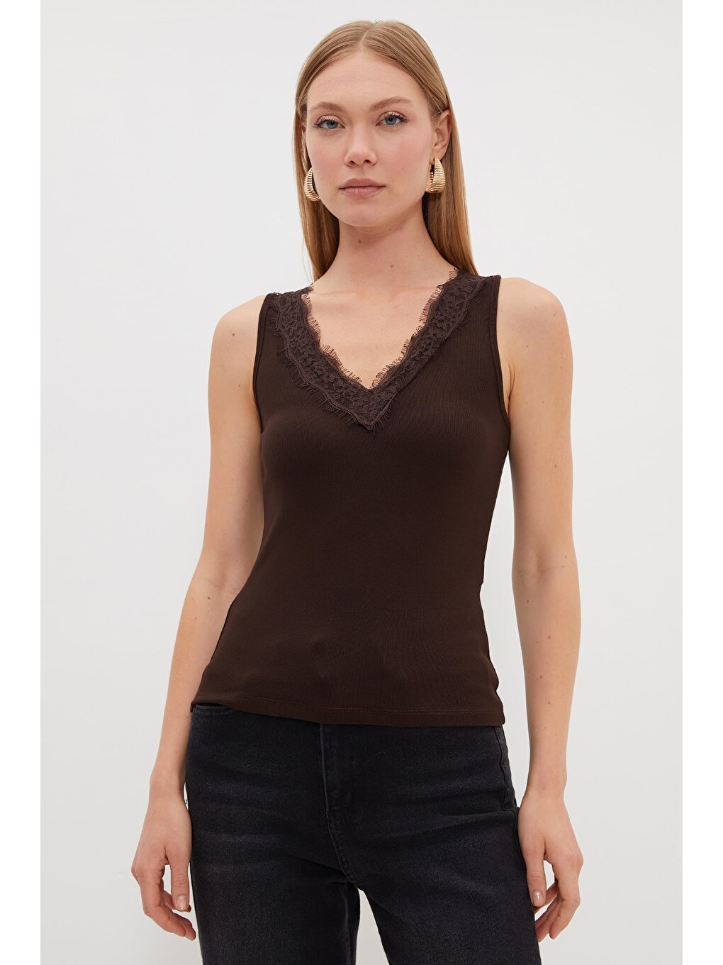 Kahverengi Dantelli V Yaka Slim Fit Bluz