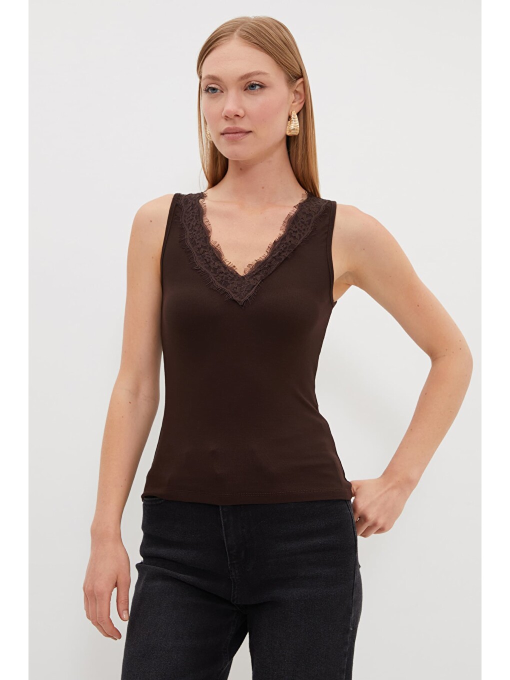 Kahverengi Dantelli V Yaka Slim Fit Bluz-1