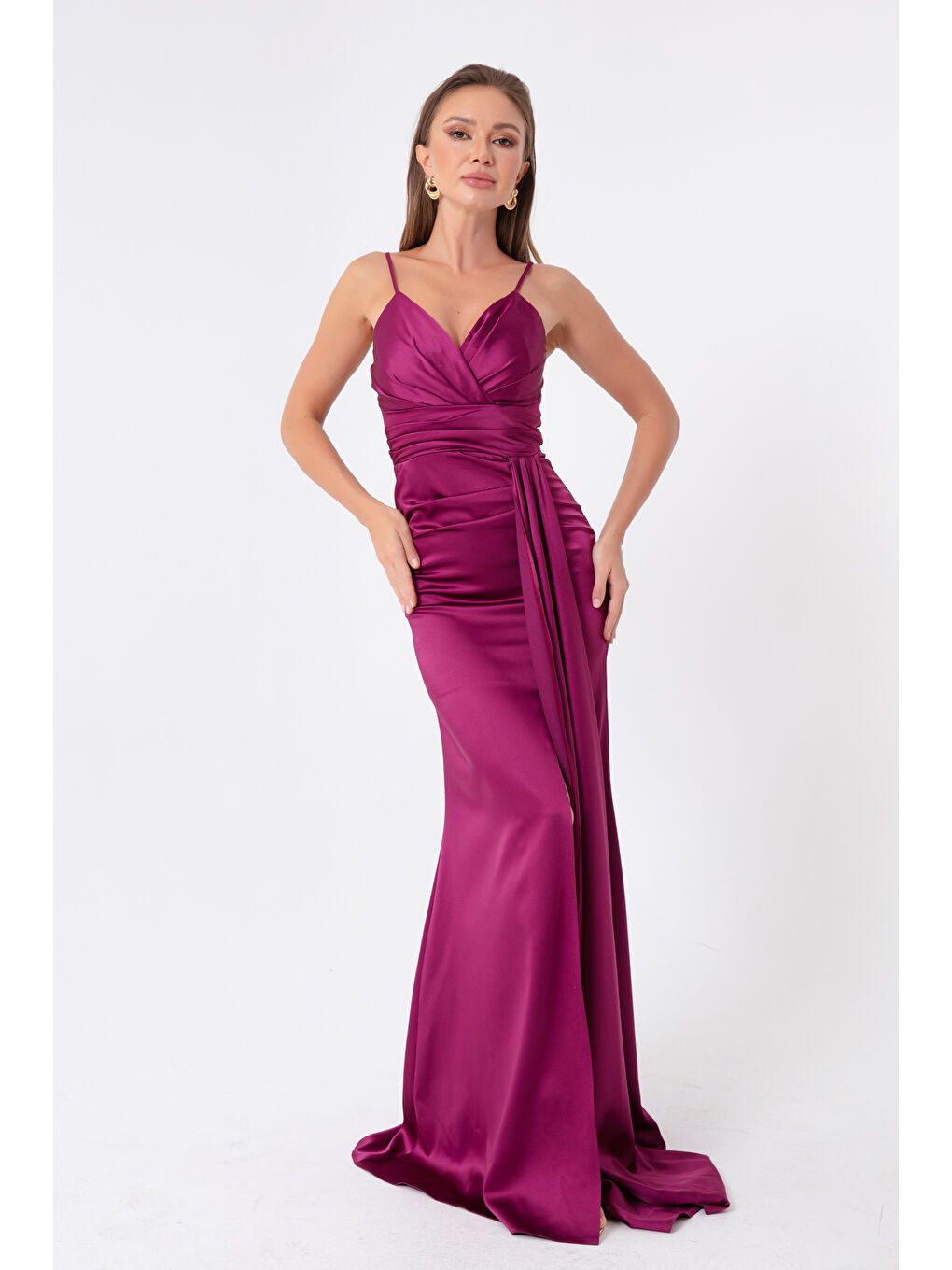 Kadın Mürdüm Askılı Uzun Saten Abiye Elbise & Mezuniyet Elbisesi-2