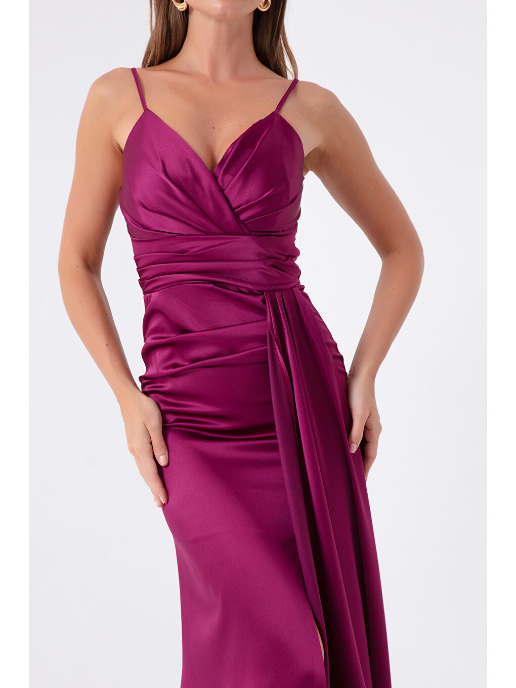 Kadın Mürdüm Askılı Uzun Saten Abiye Elbise & Mezuniyet Elbisesi-3