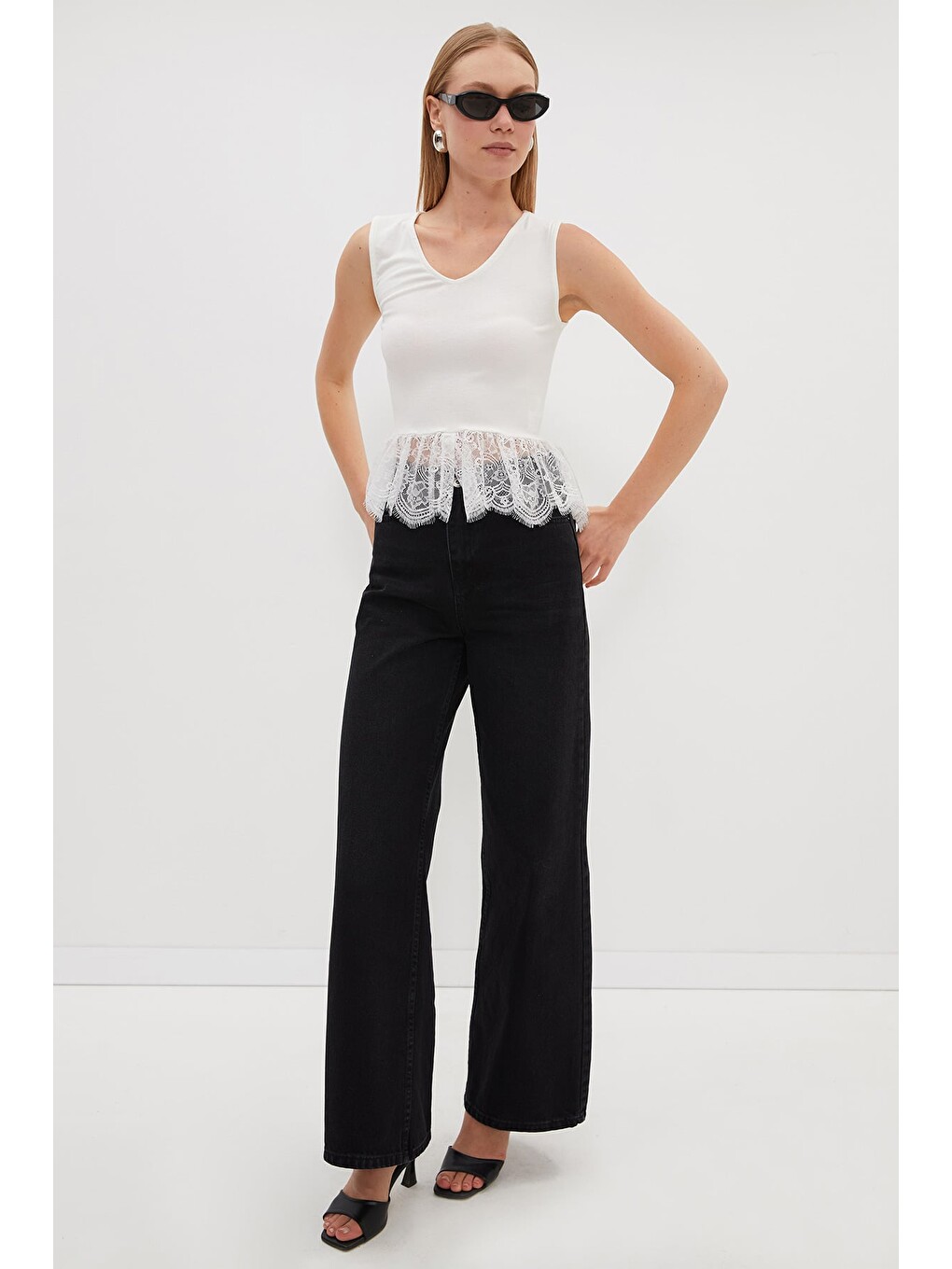 Ekru Dantelli V Yaka Slim Fit Bluz-3