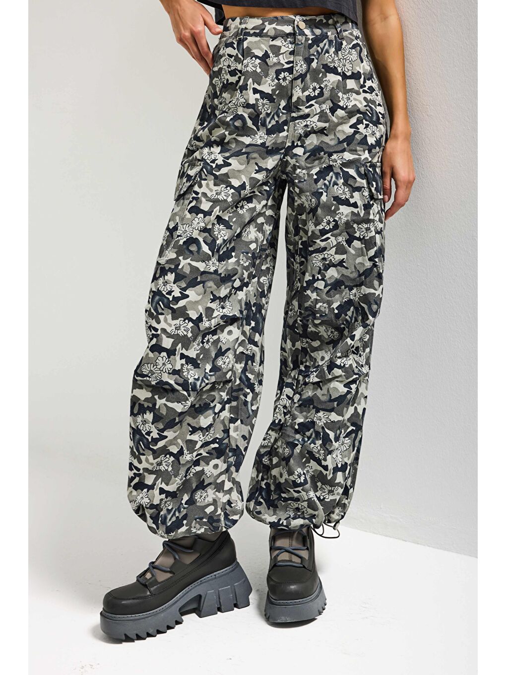 Kahverengi Kadın Kamuflaj w5 Kargo Cep Özel Kumaş Tasarım Pantolon-1