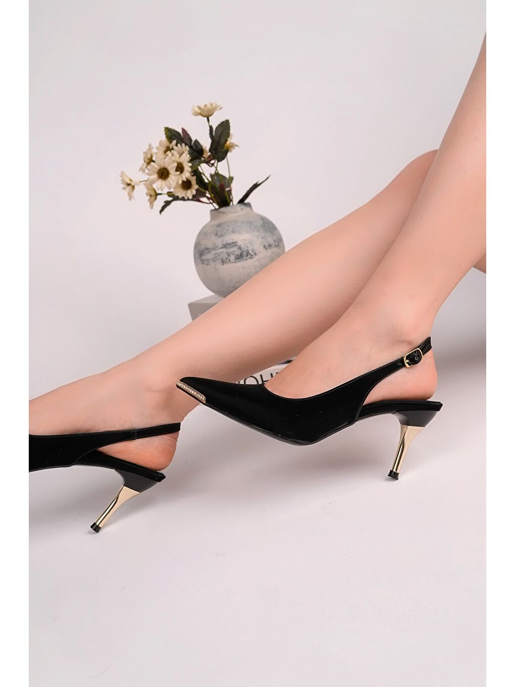 Siyah STARLYN Sivri Burun Taş Detaylı Arkası Açık Kadın Topuklu Ayakkabı-1